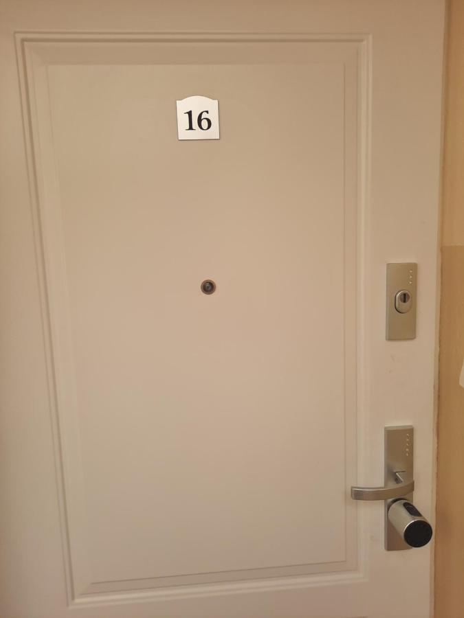 Apartament Zorzy Przy Instytucie Kardiologii Anin Warschau Exterior foto